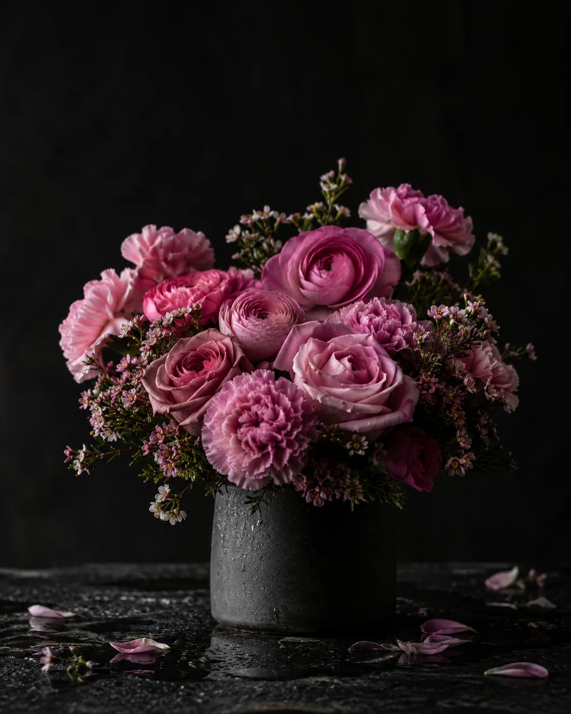 Medzi nami, ruža, ranunculus, karafiát, waxflower