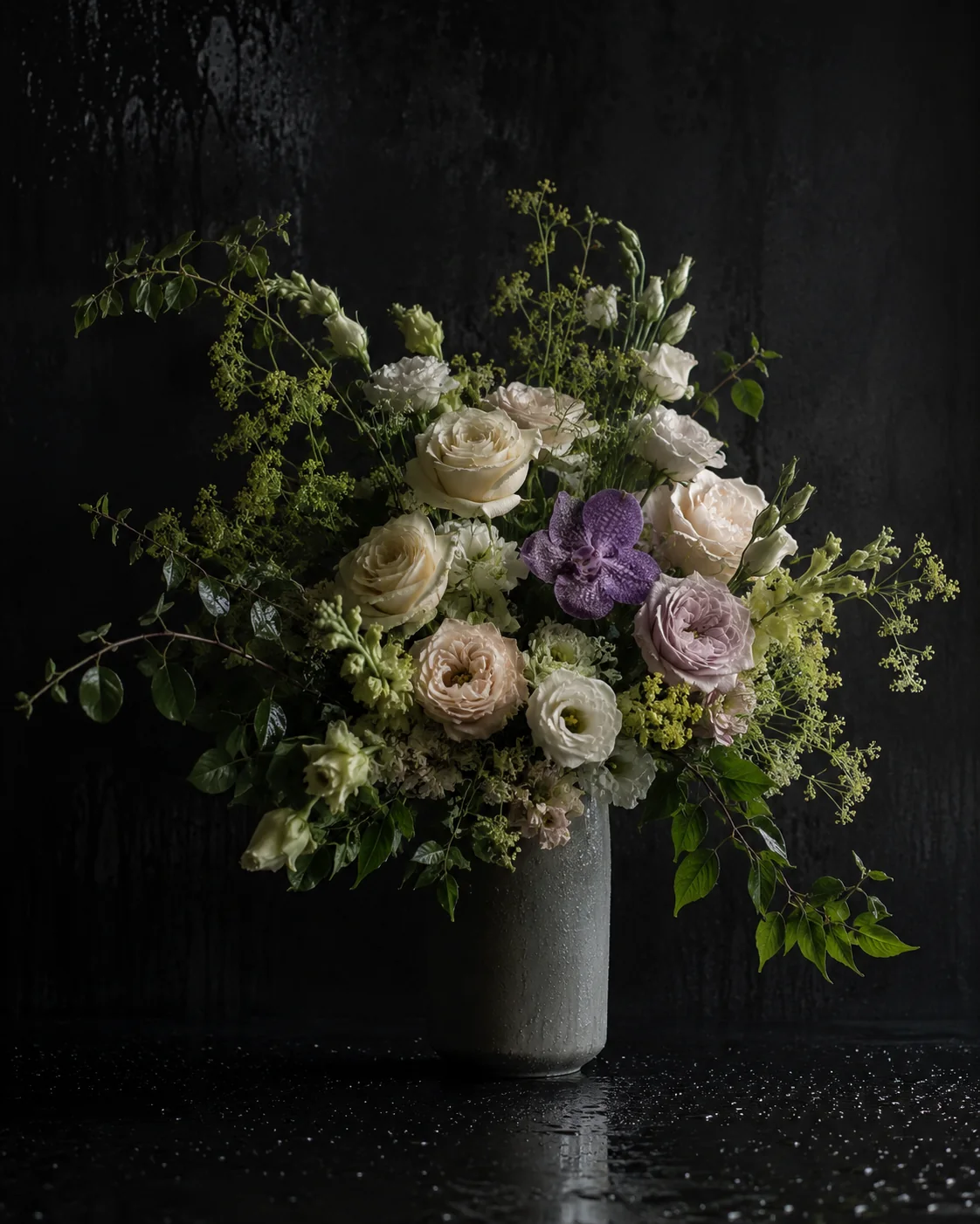 Nedeľná, ruža, lisianthus, alchemilka, zeleň